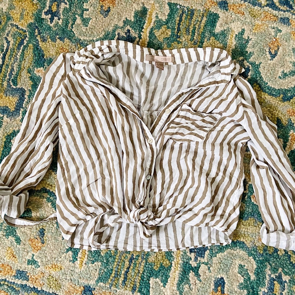 cropped long sleeve button down with tie knot